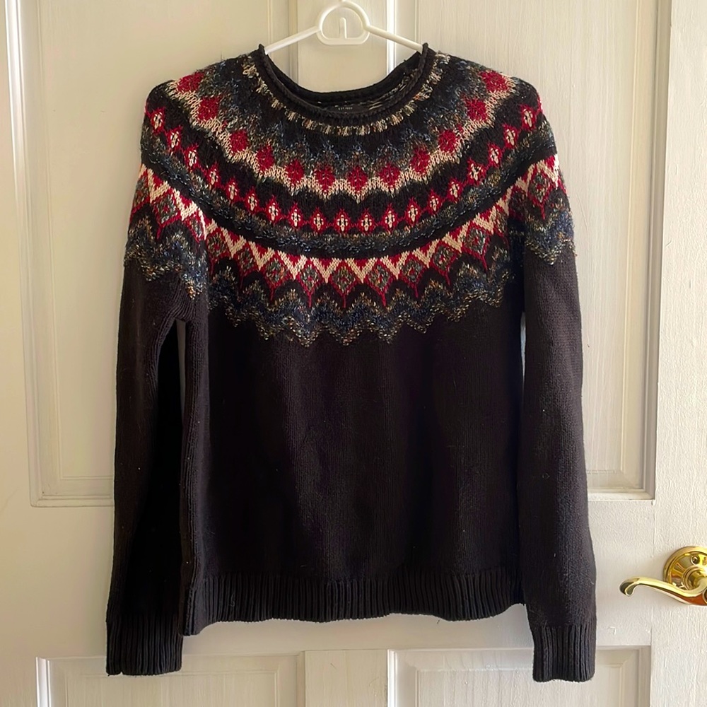 Black long sleeve sweater.